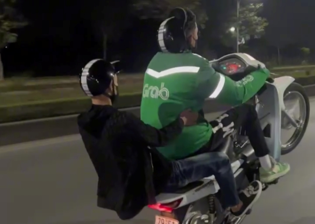 Phòng Cảnh sát cơ động: Xử lý 02 trường hợp điều khiển xe mô tô lạng lách, đánh võng, bốc đầu đêm 11.3.2024